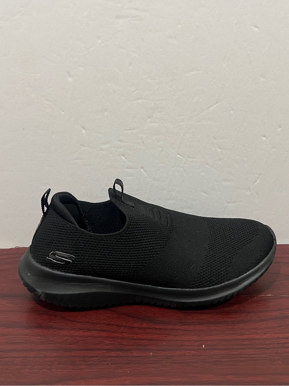 Sketchers, Women’s Slip In Sneakers, Black